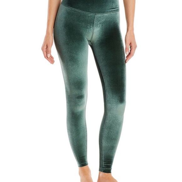 Beyond Yoga Velvet Workout Set - Picture 5 of 5